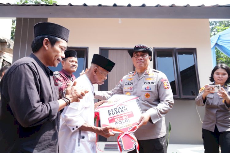 Sambut Hari Bhayangkara ke-80, Polri Bedah 80 Rumah Layak Huni, Bapak Usin (85) Kini Miliki Rumah Baru Berpanel Surya