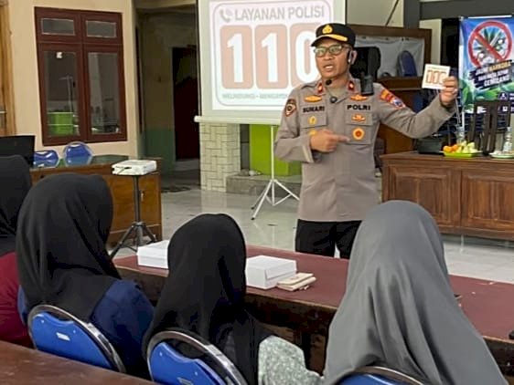 Kapolsek Balongbendo Sosialisasikan P4GN dan Layanan Hotline 110 kepada Warga
