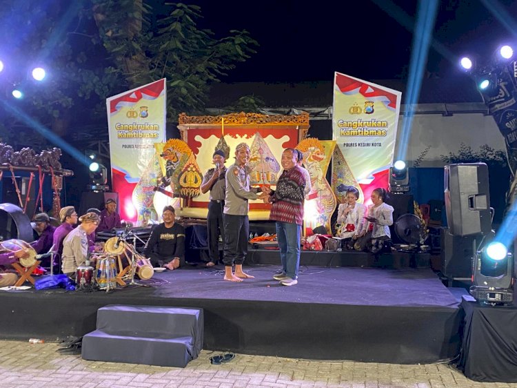 Gelar Wayang Cangkrukan Polres Kediri Kota Edukasi Kamtibmas Lewat Seni Budaya